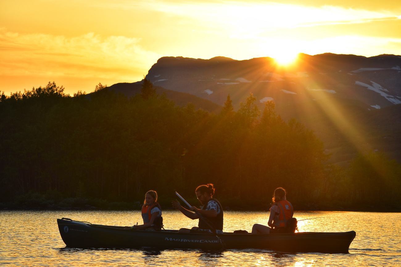Guided Evening canoe tour / Beito Husky Tours